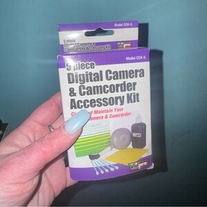 Digital camera accessory cleaning set